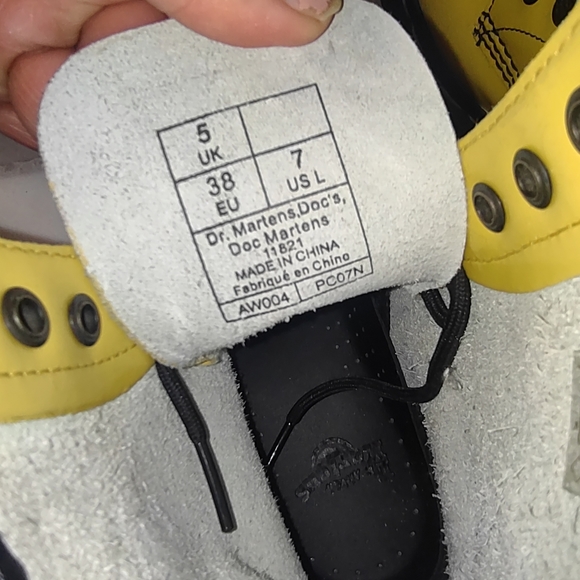 Dr Martens 1460 Patent Yellow Lace Up Combat Boots. Size 7 - Picture 9 of 11